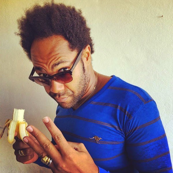 Thalles Roberto posta foto comendo banana em apoio a Daniel Alves