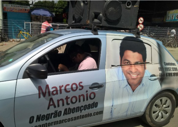 Musica gospel | Cantor Marcos Antonio vende Cd’s em  feiras de Recife para sobreviver
