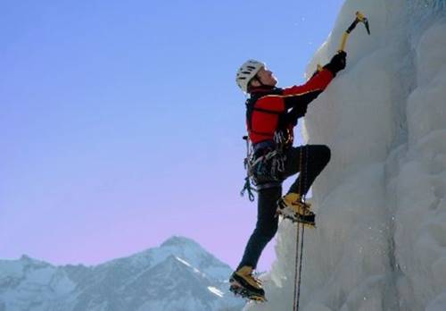 Alpinista ilustrando o tipo de crente que vive no monte
