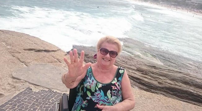 Cantora Debora Ivanov