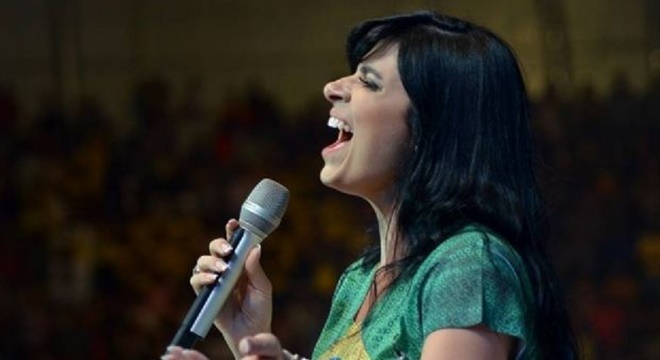 Cantora gospel Fernanda Brum