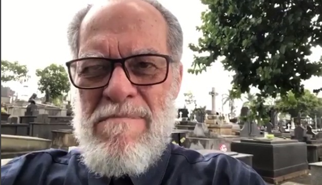 Um dia após revelar doença grave, pai de André Valadão vai a cemitério