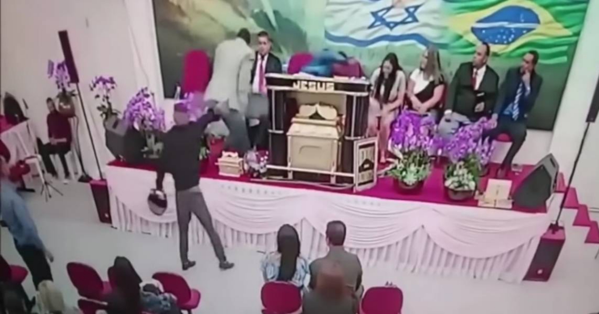 momento dos disparos durante o culto (Reprodução Internet)