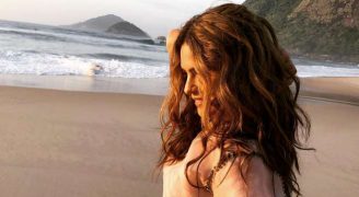 Cantora gospel Aline Barros