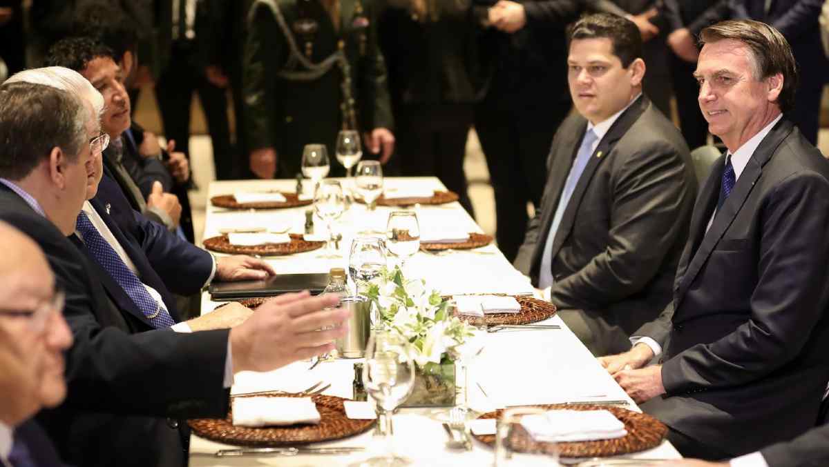 Lideres religiosos e politicos, entre eles, Magno Malta e o presidente Bolsonaro