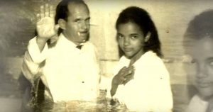 Flordelis sendo batizada