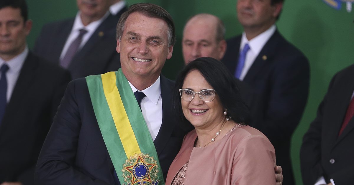 Presidente Jair Bolsonaro e a ministra Damares Alves