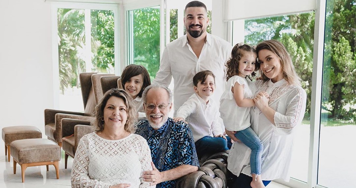 Mariana Valadão e família (Reprodução)