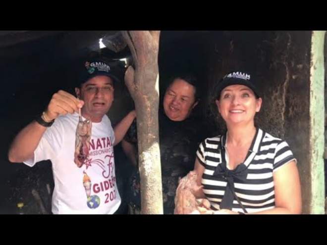 Vídeo: Lauriete come rato frito durante missões na Paraíba