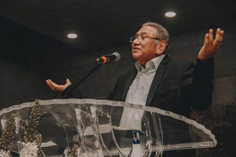 Após casar com ex-amante, pastor Antônio Dionízio volta à liderança da Assembleia de Deus