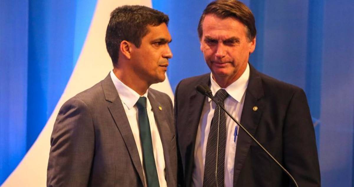 Para Daciolo, facada em Jair Bolsonaro foi uma farsa