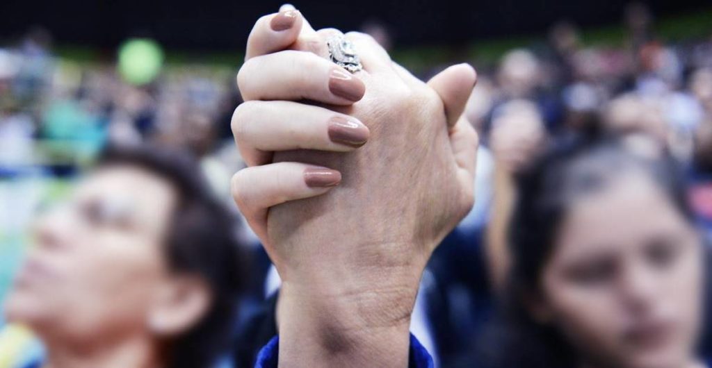 Missionária unge genitália de mulheres (Imagem ilustrativa)