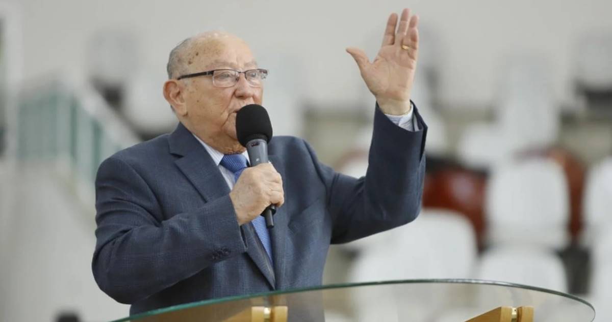 Pastor José Wellington ganha estátua em sua homenagem