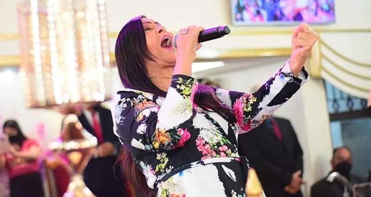 Quadro clínico da cantora gospel Shirley Carvalhaes preocupa fãs