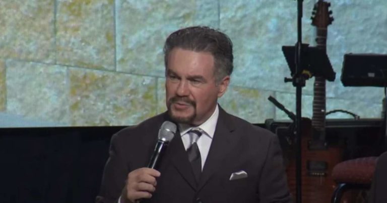 Pastor que dizia que ‘exigência da vacina era pecado contra Deus’ morre de Covid-19
