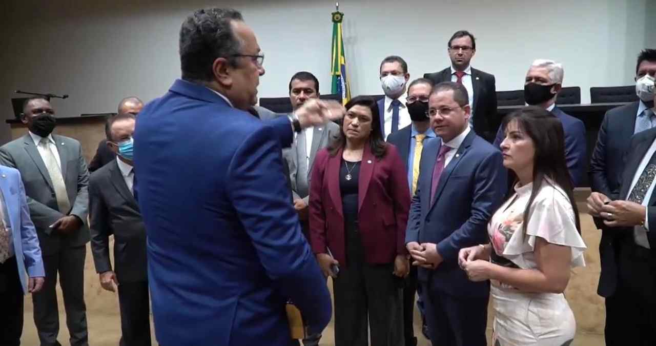 Vídeo prova que houve acordo entre Cezinha de Madureira e Sóstenes Cavalcante