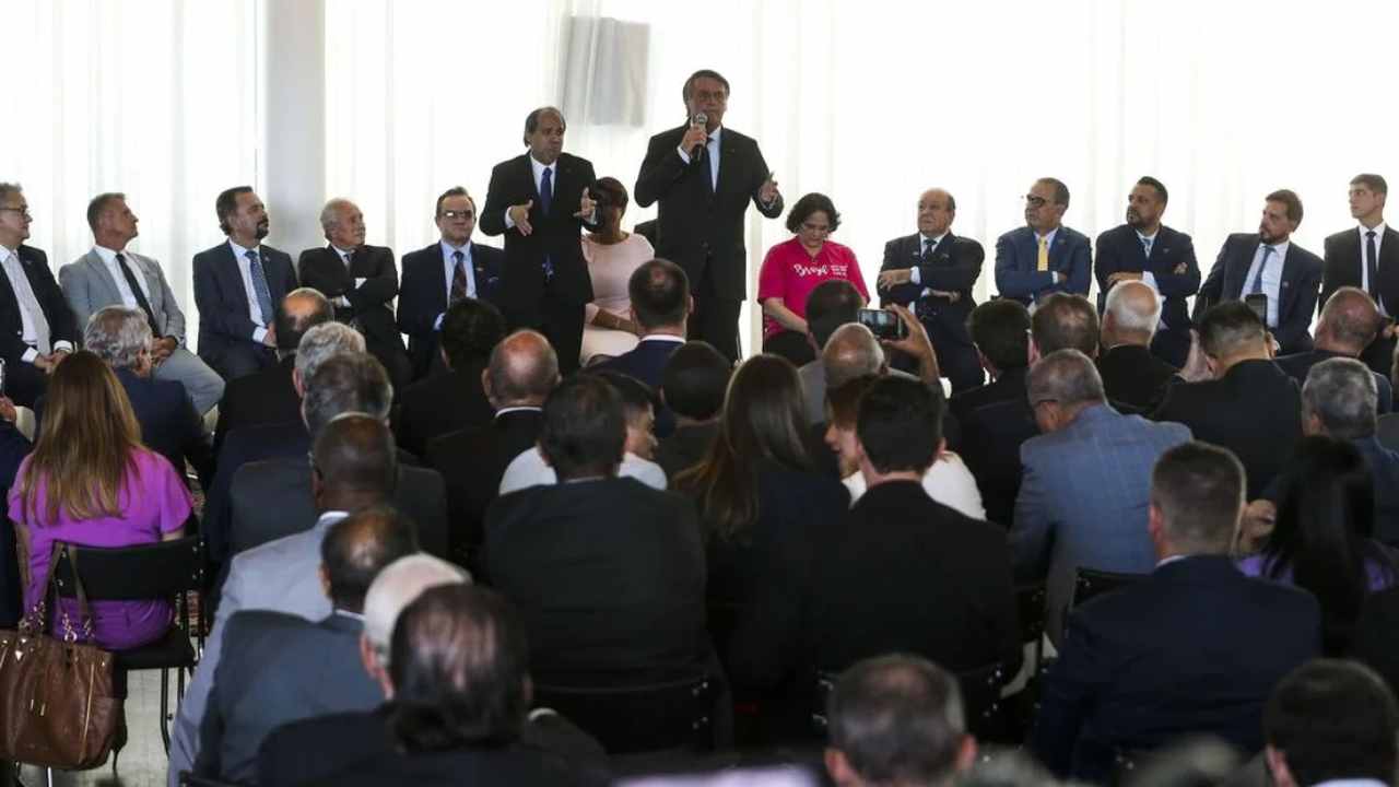 Quem são os 24 pastores que se reuniram com Bolsonaro?