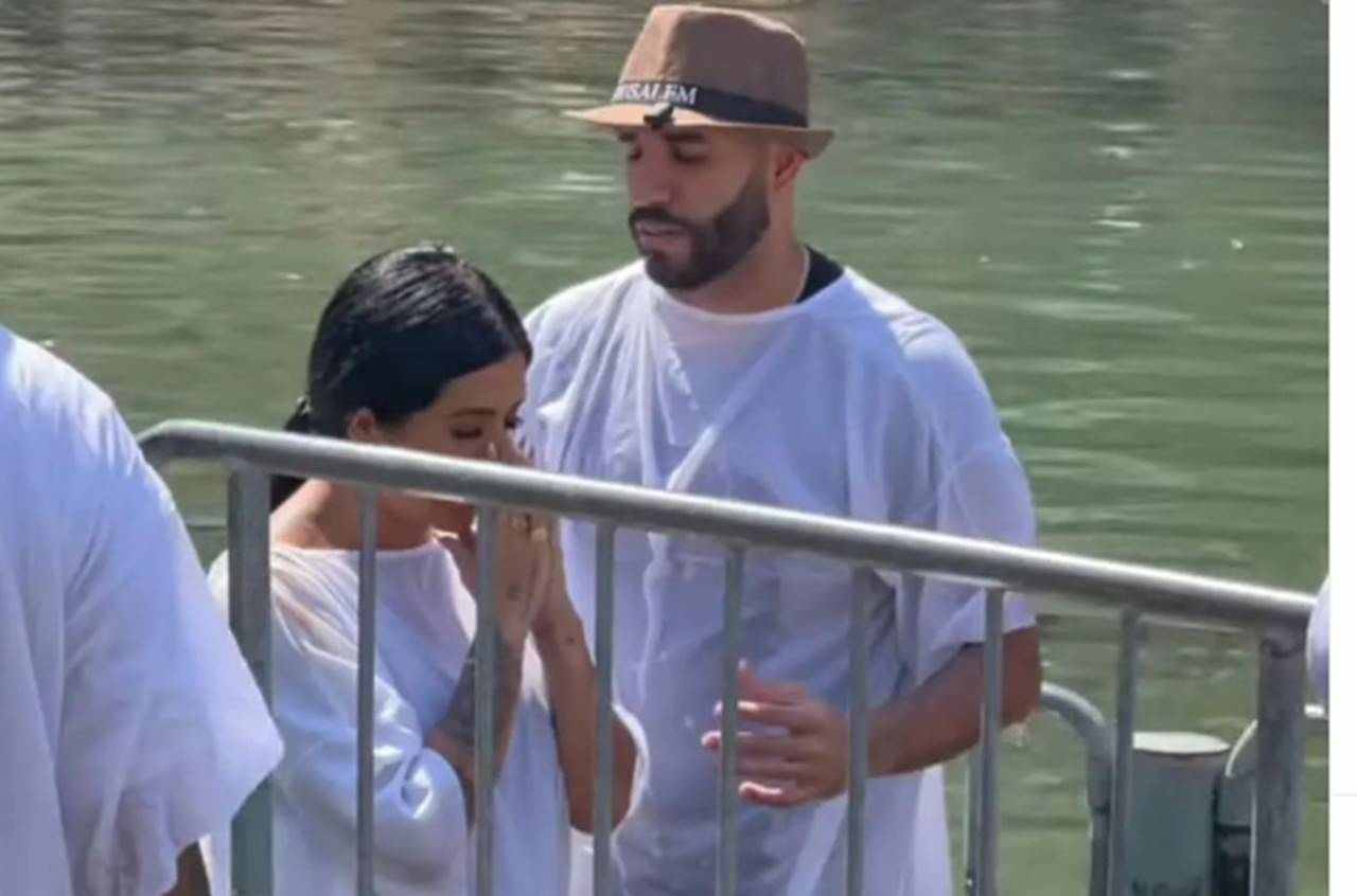 Renálida Carvalho é batizada no Rio Jordão por Leonardo Sale