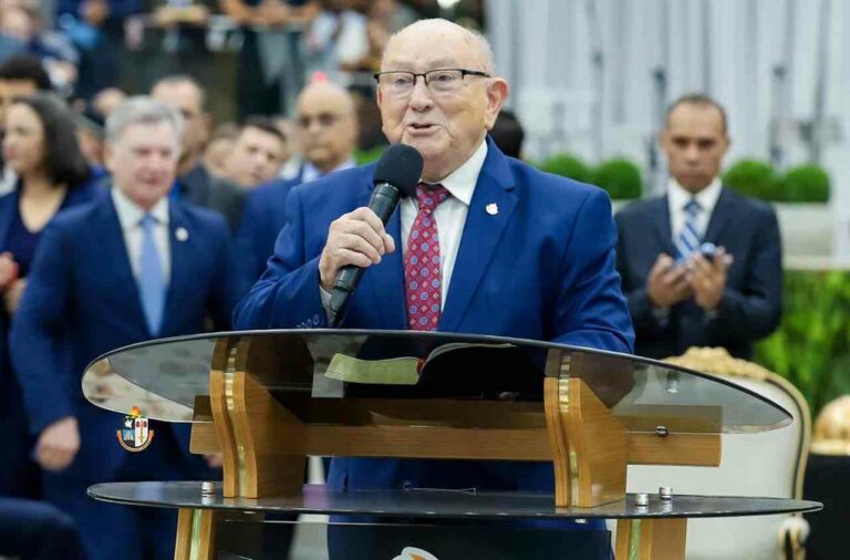 Pastor diz que “o capeta é preto” e revolta evangélicos negros