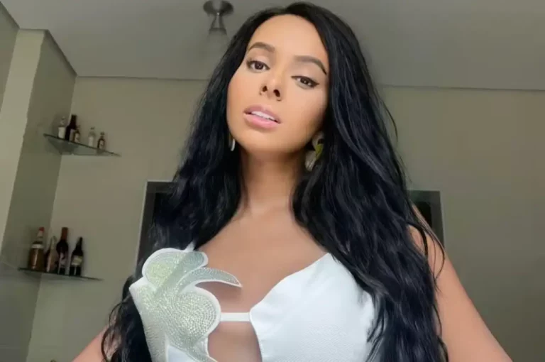Ex-Jotta A, Ella processa Instagram e pede indenização milionária