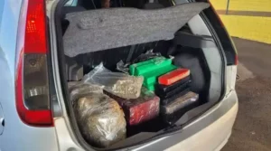 Droga encontrada em carro de pastor - @Reprodução