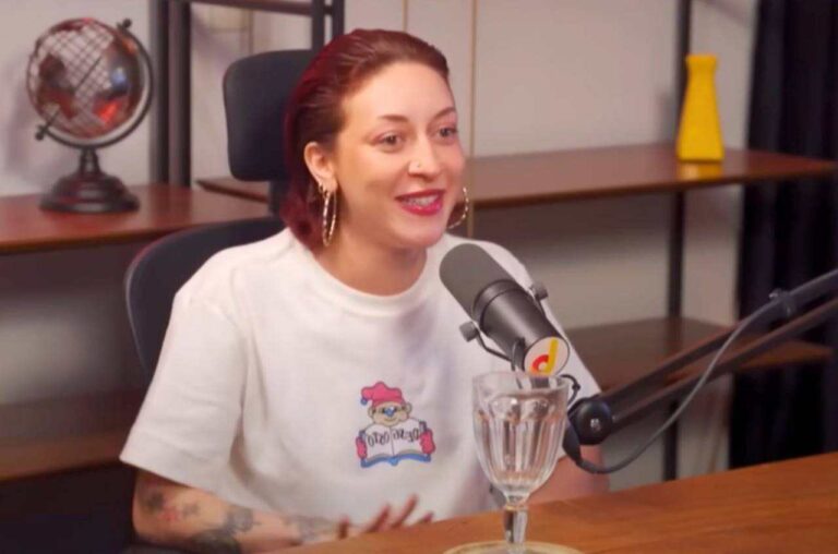 Ex-cantora gospel, Clara Tannure esclarece que “não voltou para Jesus”