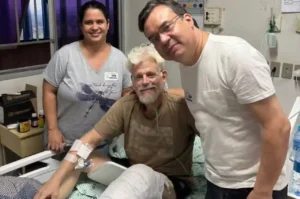 Cantor gospel Alexandre Campos no hospital - @Reprodução