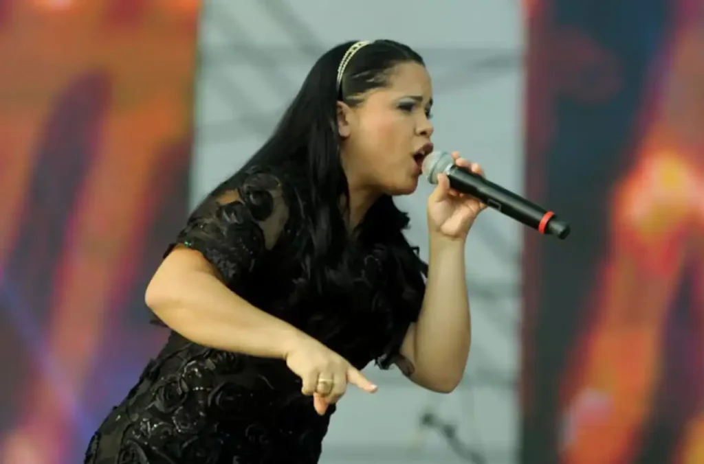 Cassiane durante show - @reprodução