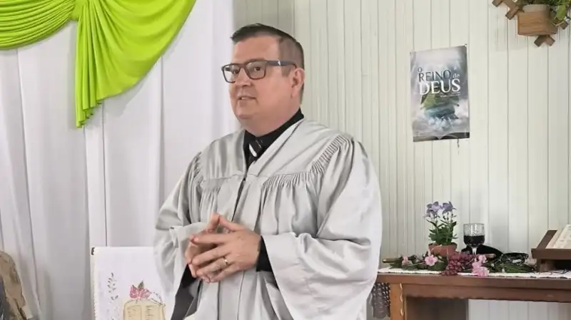 Pastor Oldenei durante pregação - @Reprodução