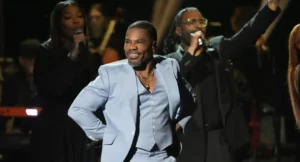 Kirk Franklin se apresentando em show ao vivo - @Reprodução