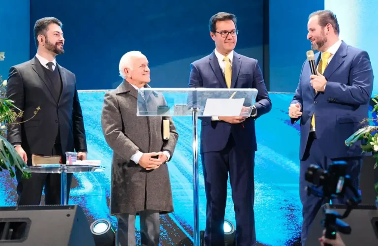 Deputado Alex de Madureira homenageia CONADIBE durante conferência na ADSA Brasil