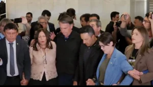Bolsonaro recebendo oração - @Reprodução