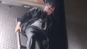 Pastor entra em igreja pelo banheiro - @Reprodução