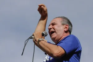 Malafaia manda recado a governadores ausentes durante discurso na Paulista (Foto: Edilson Dantas/Agência O Globo)