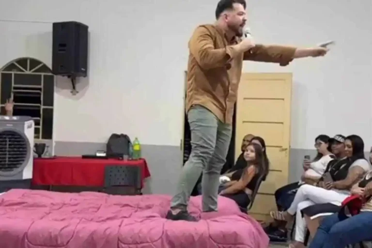 Cama no púlpito: Pastor viraliza com “ato profético” inusitado