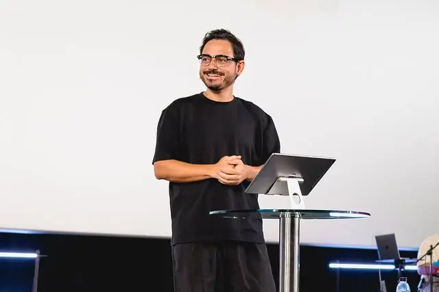 Pastor Julian Flores - @Reprodução