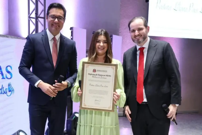 Deputado Alex de Madureira participa do CIADSA 2025 e entrega homenagem