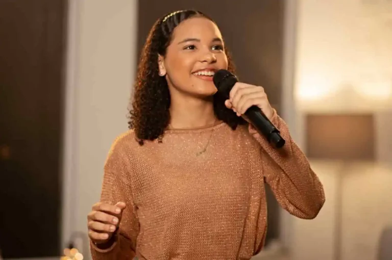 Acidente em show de Maria Marçal deixa quatro feridos após queda de estrutura