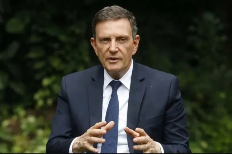 Do púlpito ao plenário: Crivella canta em favor dos presos do 8 de janeiro