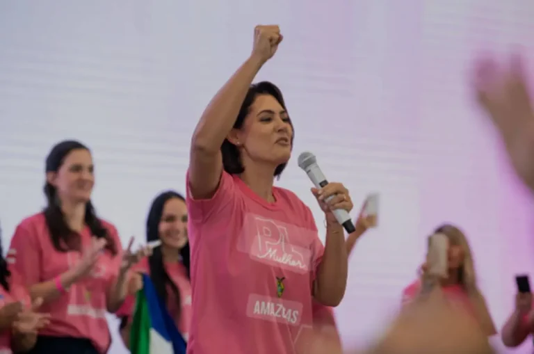 “Partido das trevas”: Michelle Bolsonaro volta a atacar o PT em evento no RS