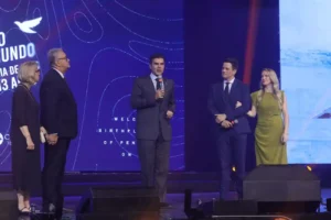 Família Câmara com o governador no Centro de Convenções Centenário da Assembleia de Deus - @Reprodução