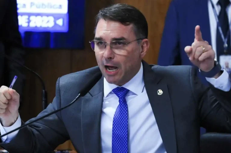 Indicação de Flávio Bolsonaro para presidente divide líderes religiosos da direita
