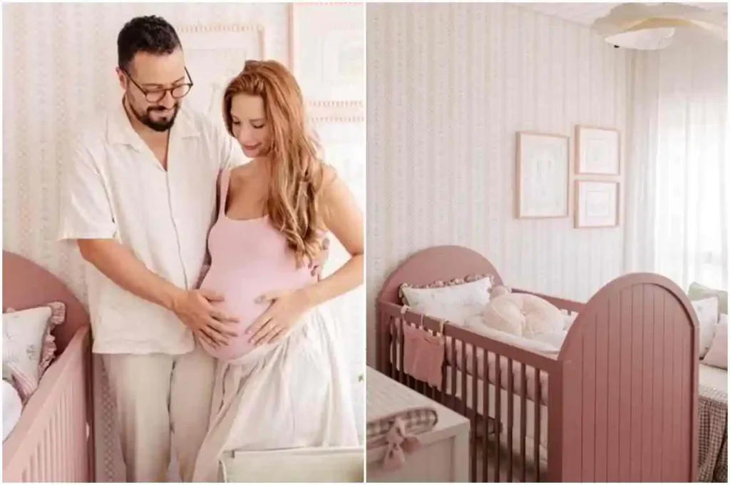 À esquerda, um casal acaricia a barriga de gravidez em um quarto infantil rosa; à direita, o berço rosa montado no mesmo ambiente decorado.