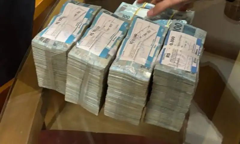 dinheiro em notas de cem reais encontrado pela policia federal na casa do deputado sostenes cavalcante dinheiro em notas de cem reais encontrado pela policia federal na casa do deputado sostenes cavalcante