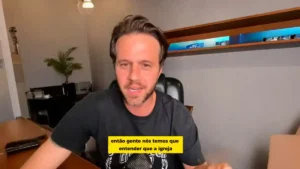 pastor andre camara em pronunciamento gravado durante video publicado em ambiente interno