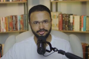 Caio Modesto comenta temas teológicos em vídeo