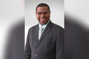 Pastor Osiel Gomes em retrato institucional