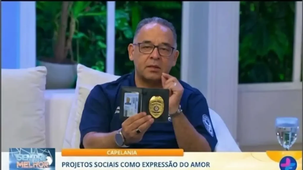 Apóstolo Mario Alberto Nuntiuns participa de programa de TV e exibe credencial ao representar a CEMA
