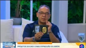 Apóstolo Mario Alberto Nuntiuns participa de programa de TV e exibe credencial ao representar a CEMA