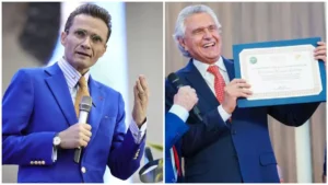 Bispo Samuel Ferreira fala ao microfone em evento e, ao lado, Ronaldo Caiado sorri enquanto segura um certificado